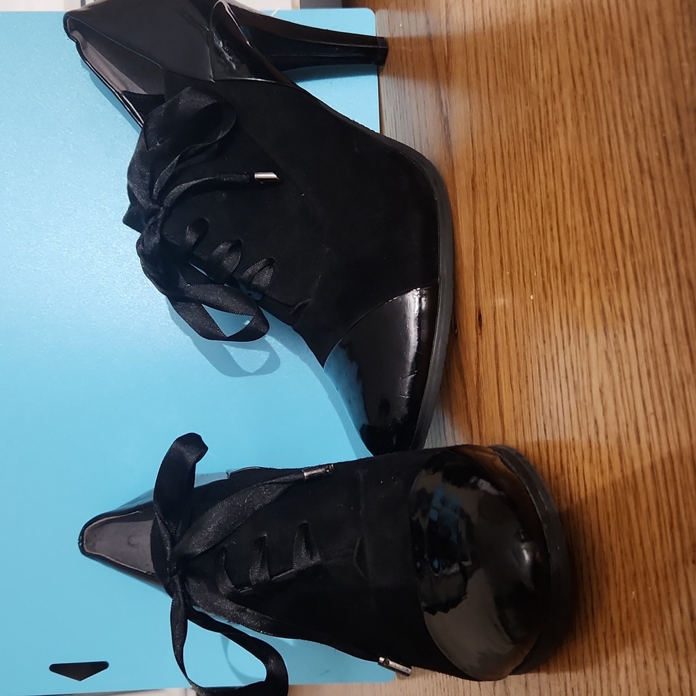 Tahari Black Patent Leather Heels